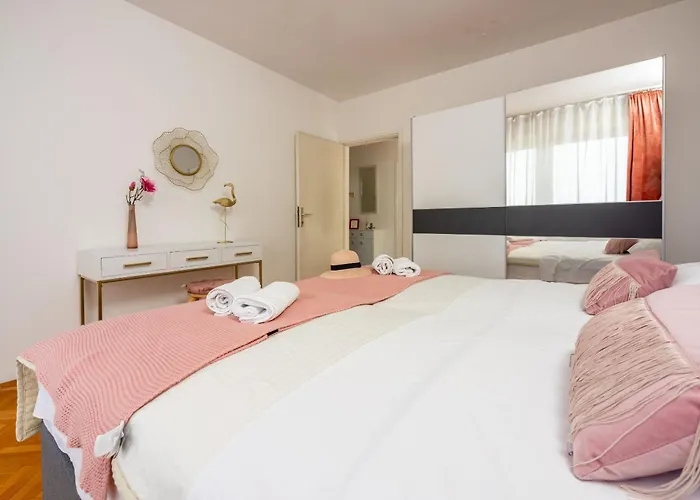 Pavla Apartment *